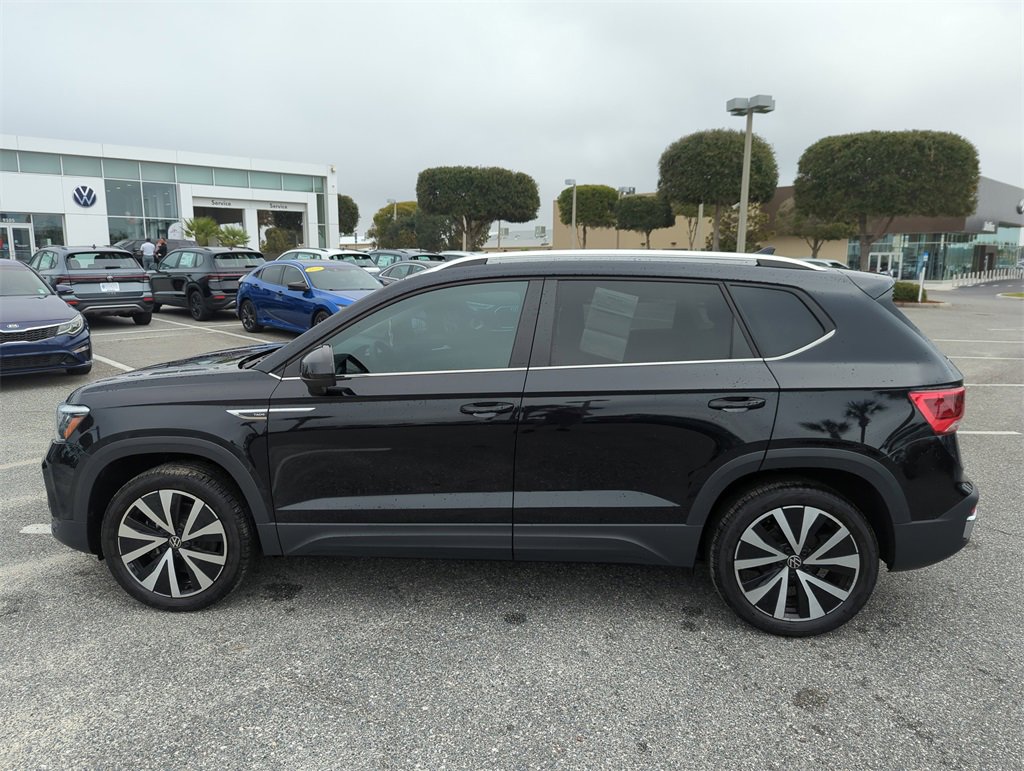 Used 2022 Volkswagen Taos SE w/ Panoramic Sunroof Package image 11