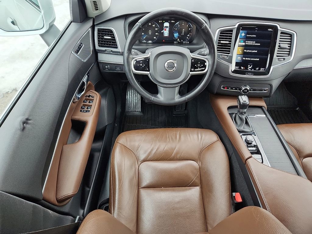 Used 2020 Volvo XC90 T6 Momentum w/ Protection Package Premier image 11