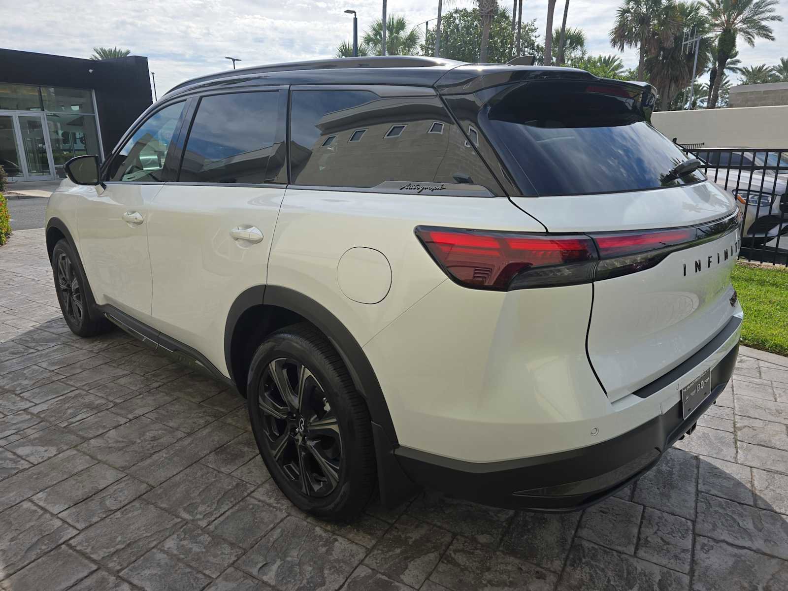 New 2026 INFINITI QX60 Autograph w/ Dark Cargo Package image 8