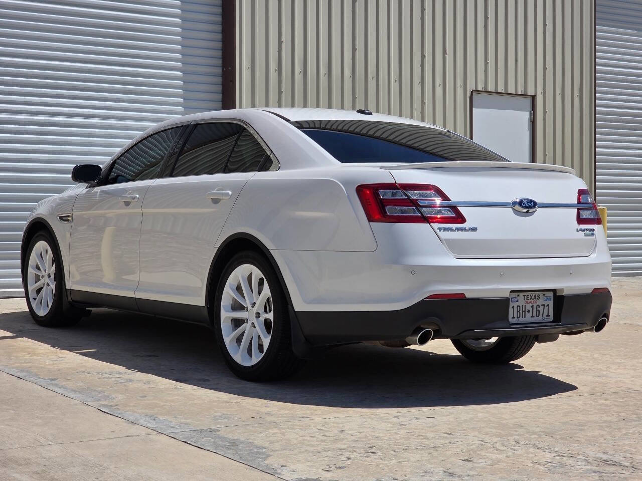 Used 2016 Ford Taurus Limited w/ Driver Assist Package AWD/4WD image 3