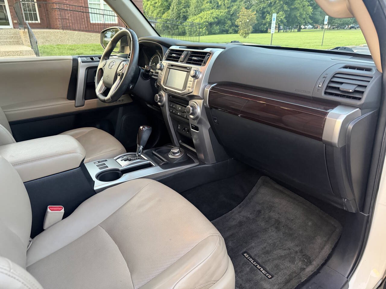 Used 2014 Toyota 4Runner Limited AWD/4WD image 29