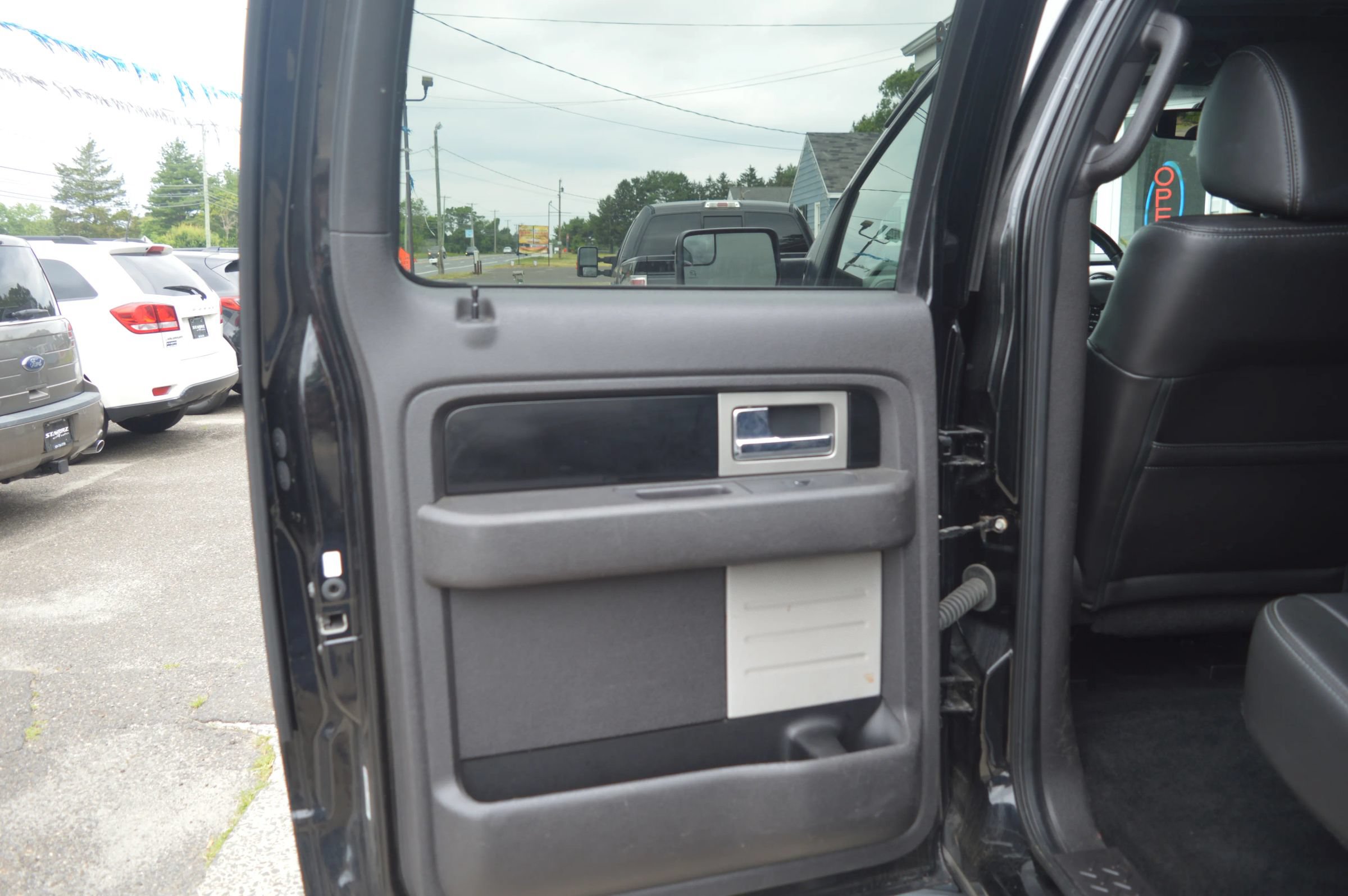 Used 2011 Ford F150 FX4 w/ FX Luxury Pkg AWD/4WD image 25