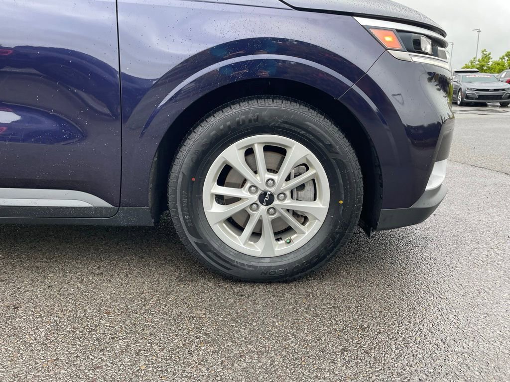 Used 2023 Kia Carnival LX FWD image 32