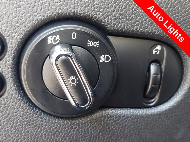 Used 2019 MINI Cooper 4-Door Hardtop FWD image 18