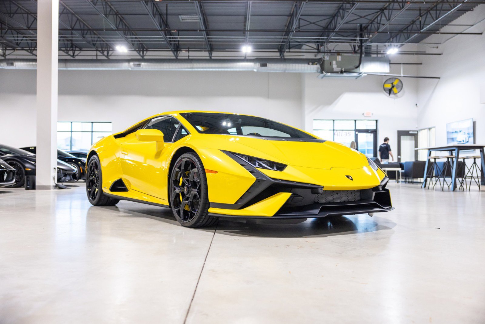 Used 2023 Lamborghini Huracan Tecnica RWD image 3