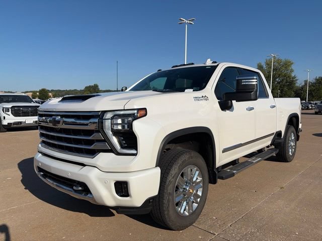 Used 2024 Chevrolet Silverado 2500 High Country w/ High Country Premium Package AWD/4WD image 9