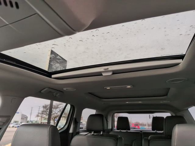 Used 2023 GMC Acadia SLT w/ Technology Package image 23