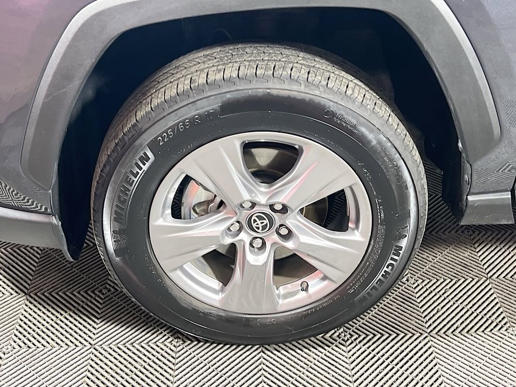 Certified 2025 Toyota RAV4 XLE AWD/4WD image 28