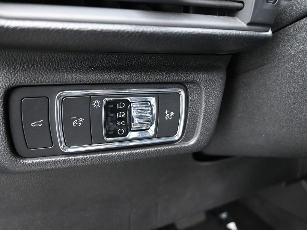 Used 2022 Lincoln Corsair Reserve image 21