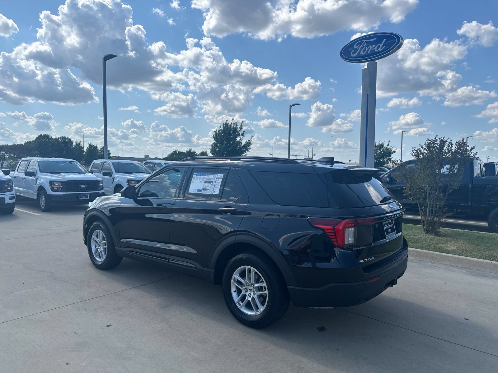 New 2026 Ford Explorer Active RWD image 3