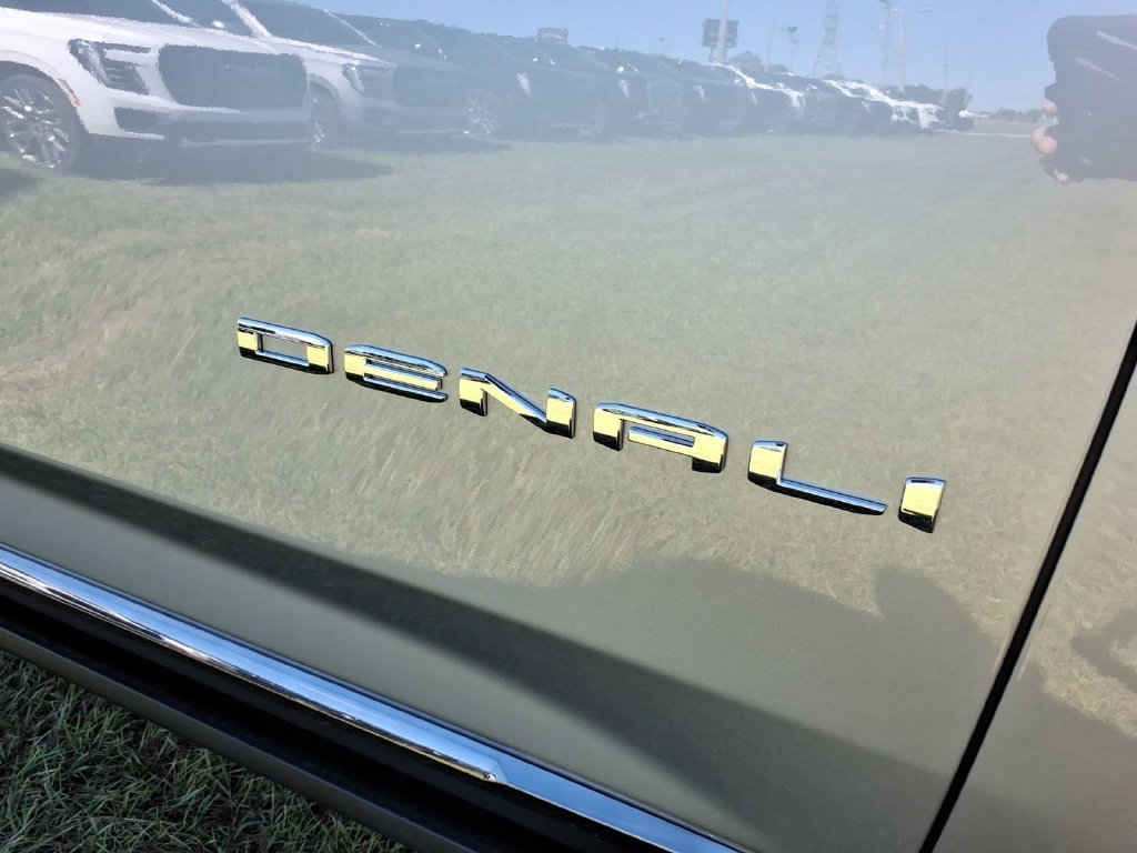 New 2027 GMC Yukon Denali Ultimate AWD/4WD image 11