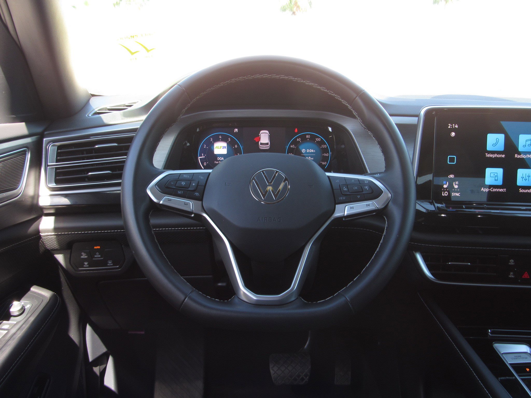 Used 2025 Volkswagen Atlas Cross Sport SE AWD/4WD image 23