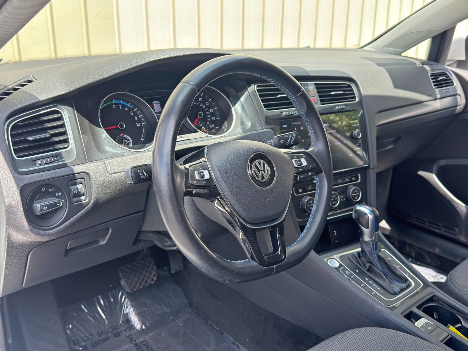 Used 2019 Volkswagen e-Golf SE w/ Driver Assistance Package FWD image 12