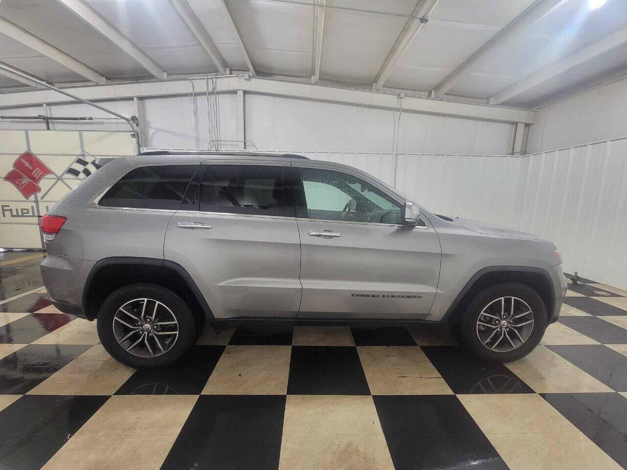 Used 2017 Jeep Grand Cherokee Limited image 4