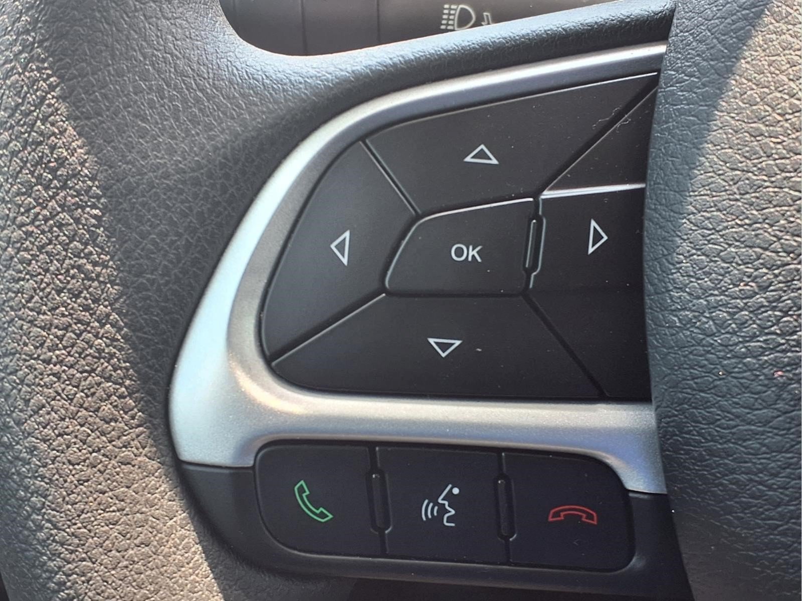 Used 2023 Jeep Renegade Latitude AWD/4WD image 16