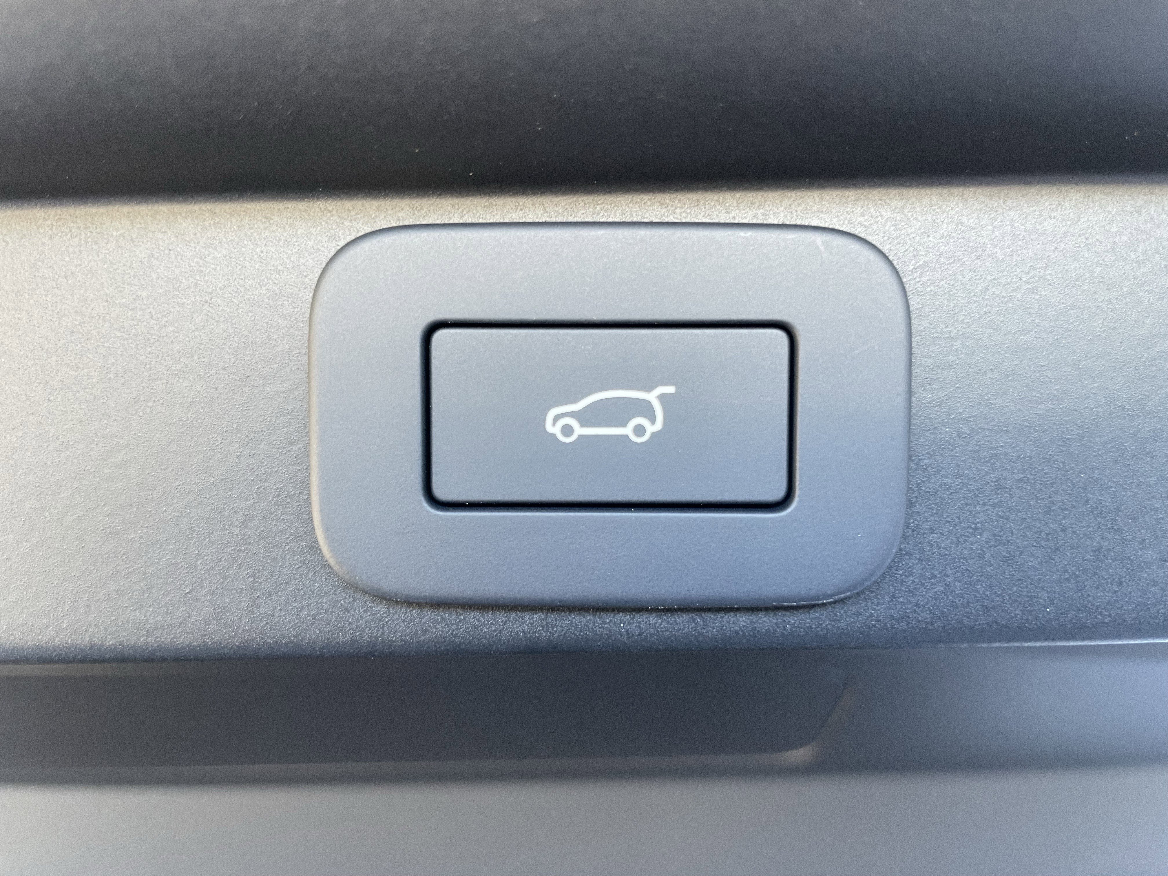 New 2025 Land Rover Range Rover SE image 38