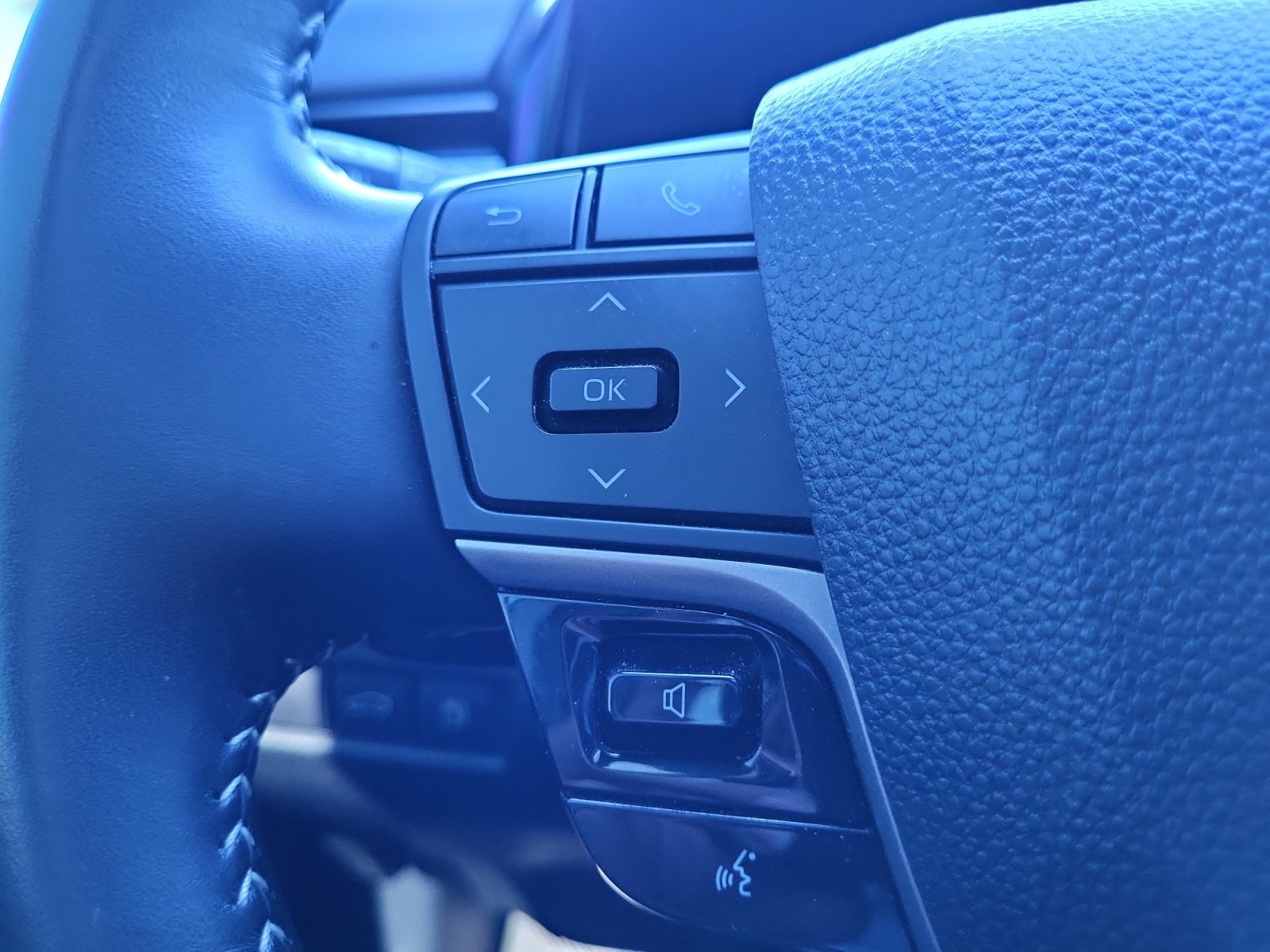 Used 2025 Toyota Camry SE FWD image 28