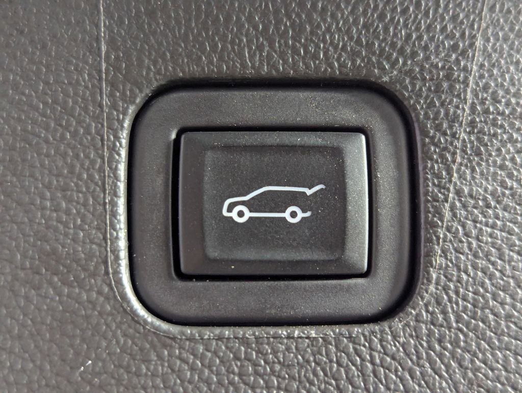 Used 2023 Buick Enclave Essence w/ Experience Buick Package FWD image 25