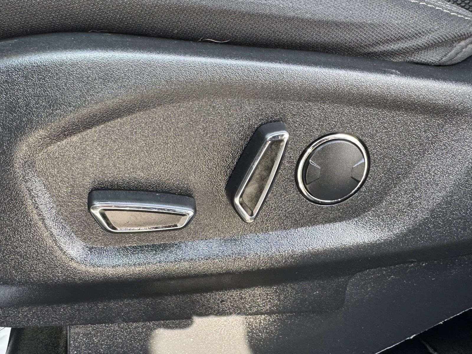 Used 2017 Ford Explorer XLT FWD image 15