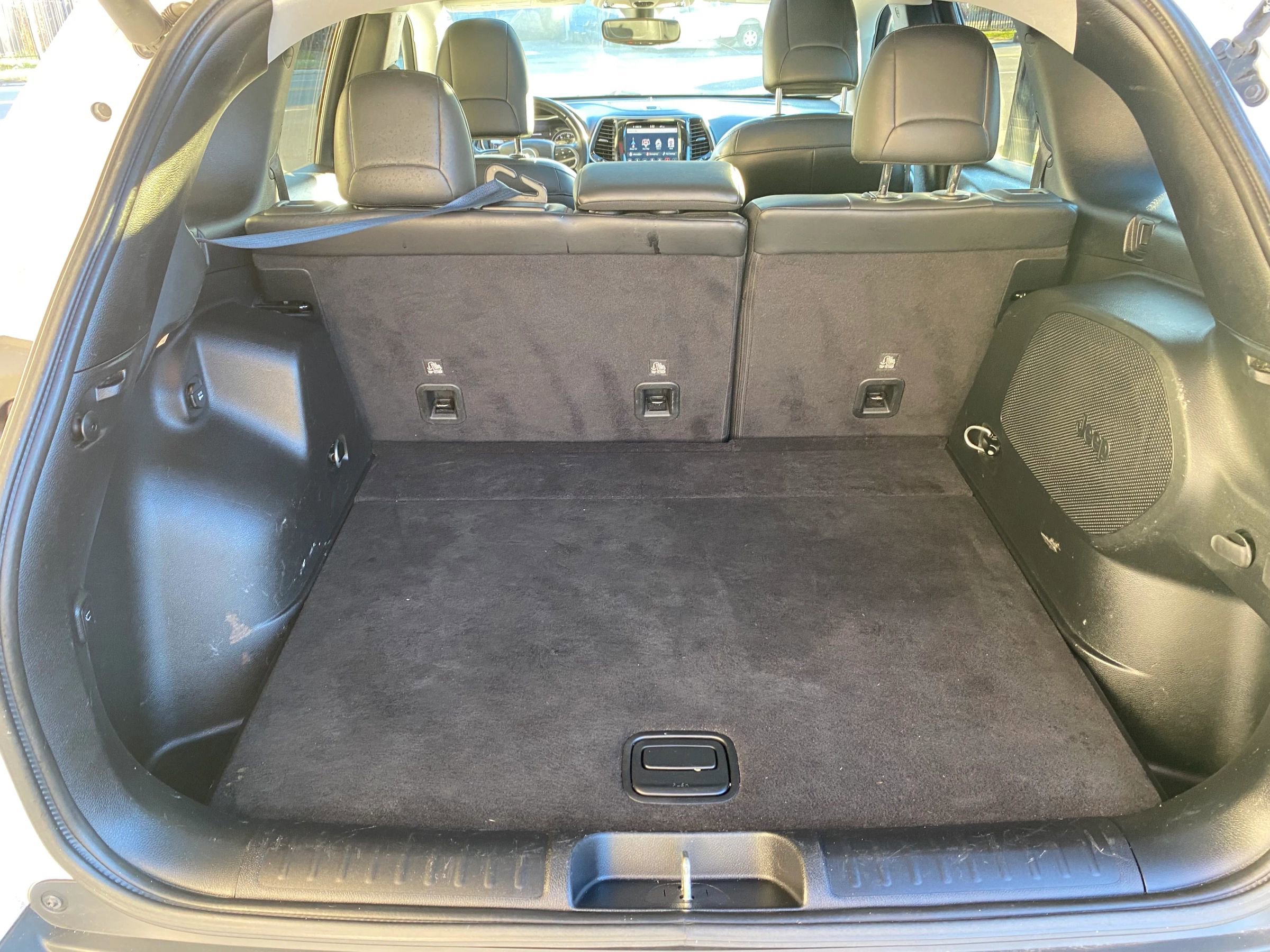 Used 2019 Jeep Cherokee Limited image 10