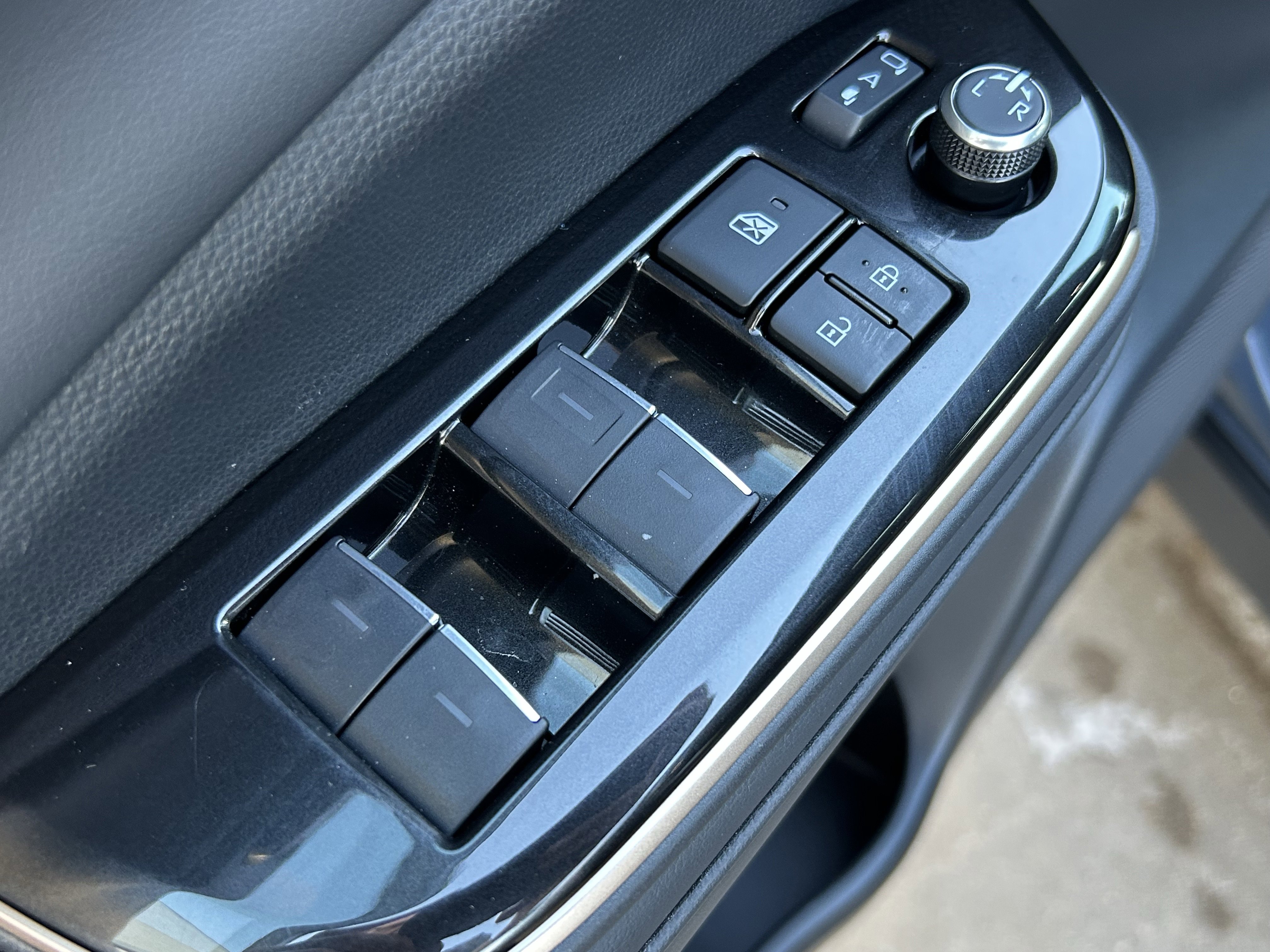 Certified 2025 Toyota Crown Signia AWD/4WD image 18