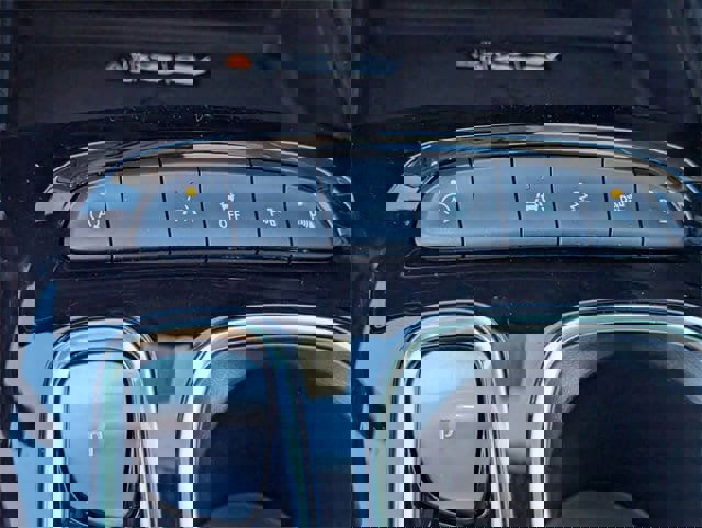 Used 2022 Buick Envision Avenir w/ Technology Package II image 16