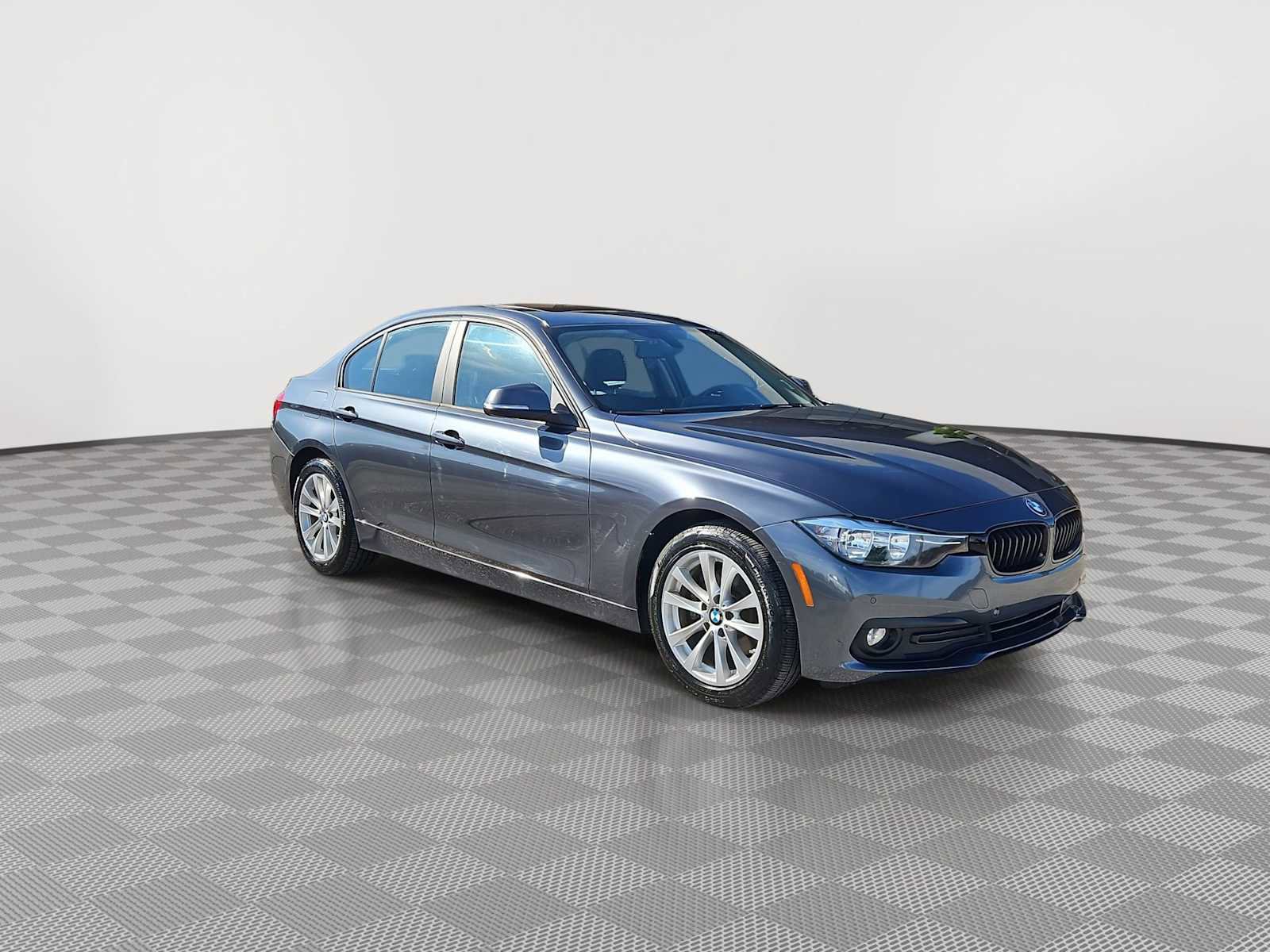 Used 2016 BMW 320i Sedan RWD image 2