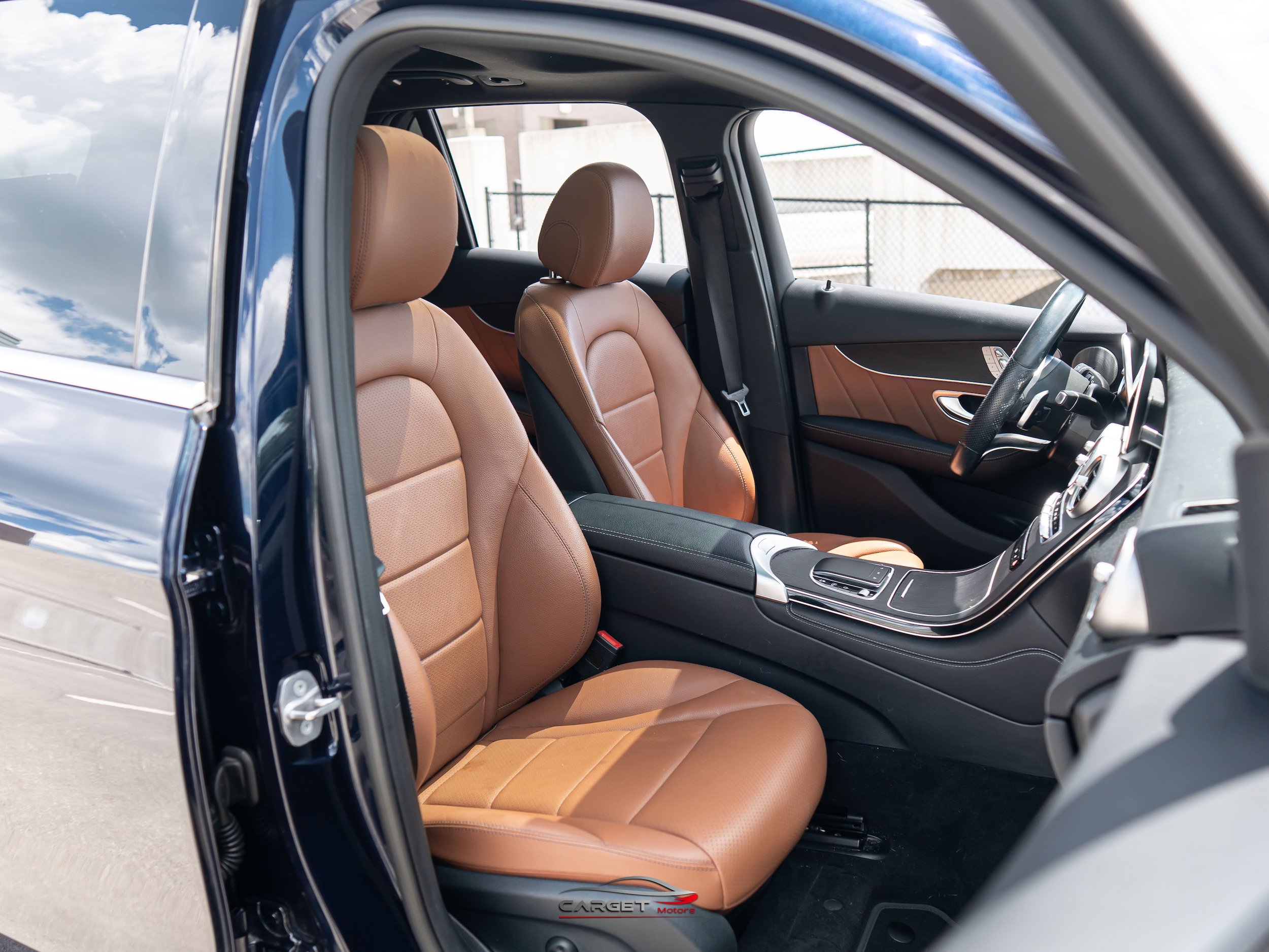 Used 2021 Mercedes-Benz GLC 300 4MATIC w/ AMG Line image 17