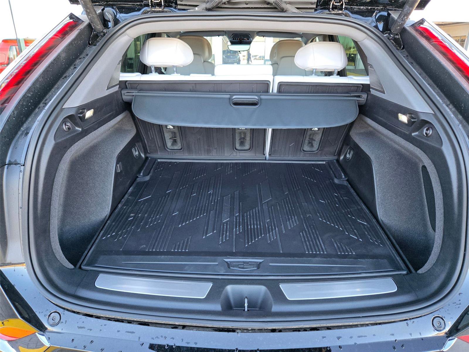 New 2026 Cadillac Optiq Sport 2 w/ LPO, Floor Liner Package AWD/4WD image 31