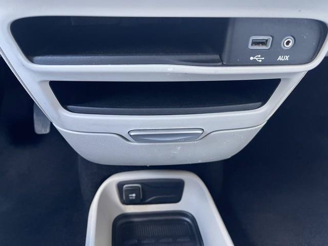 Used 2017 Chrysler Pacifica LX FWD image 24