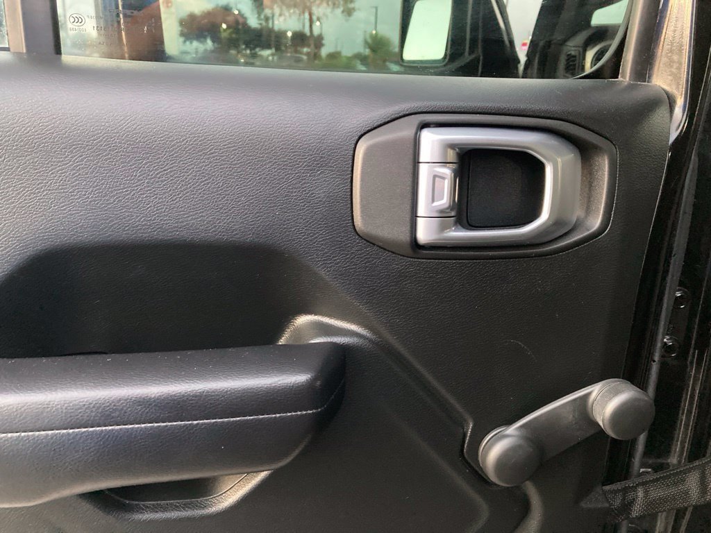 Used 2018 Jeep Wrangler Unlimited Sport AWD/4WD image 12