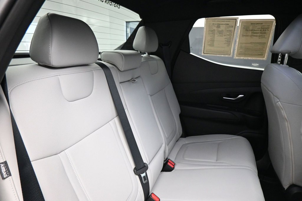 Used 2025 Hyundai Santa Cruz SEL FWD image 16