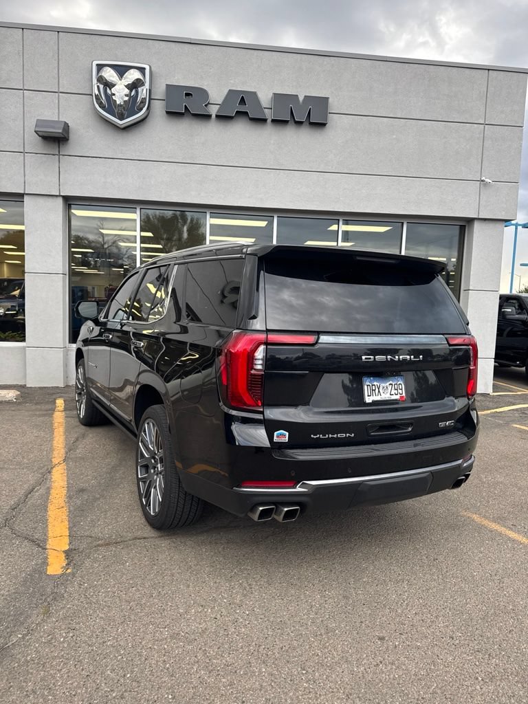 Used 2025 GMC Yukon Denali Ultimate AWD/4WD image 2