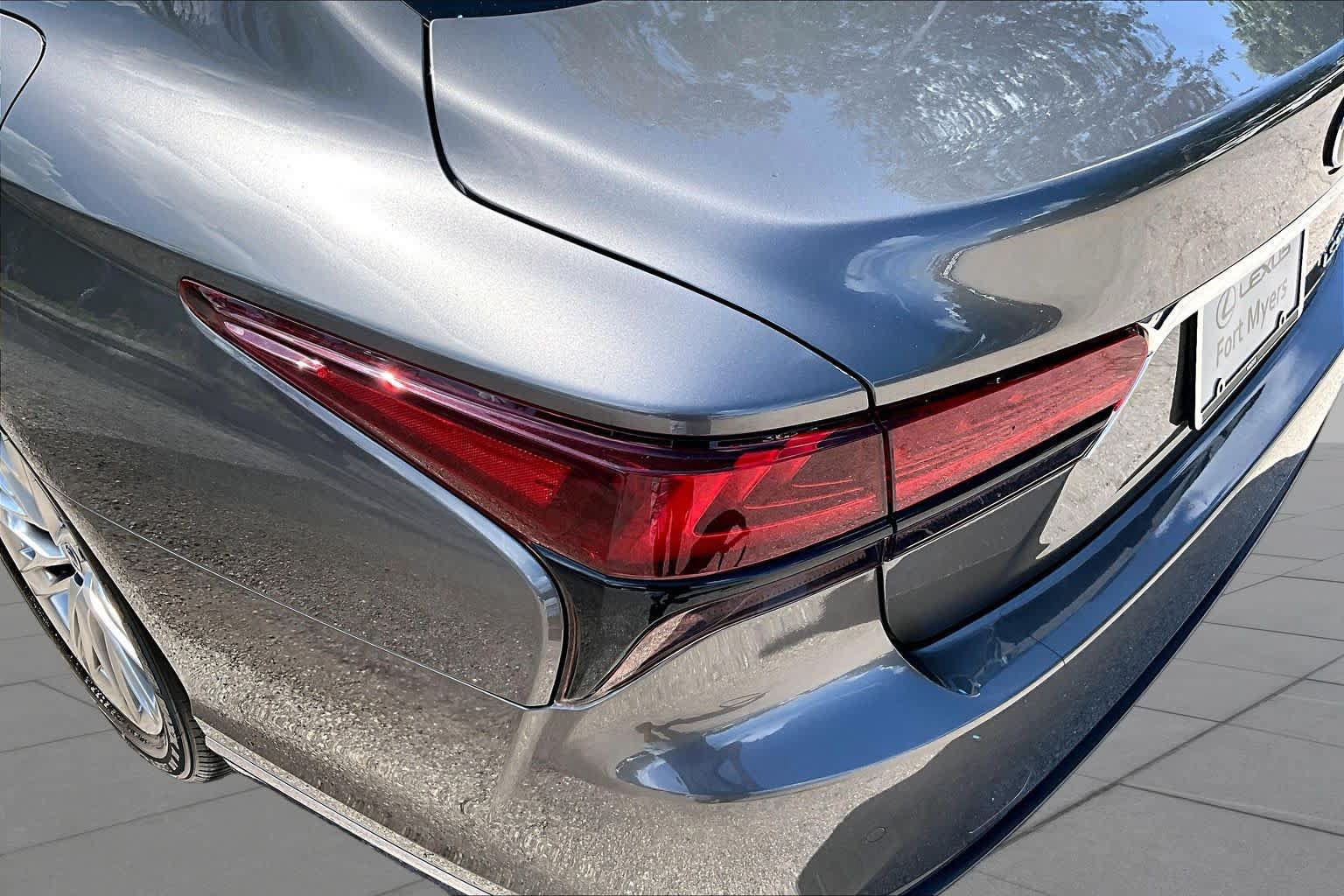 Used 2022 Lexus LS 500 AWD w/ Interior Upgrade Package image 29