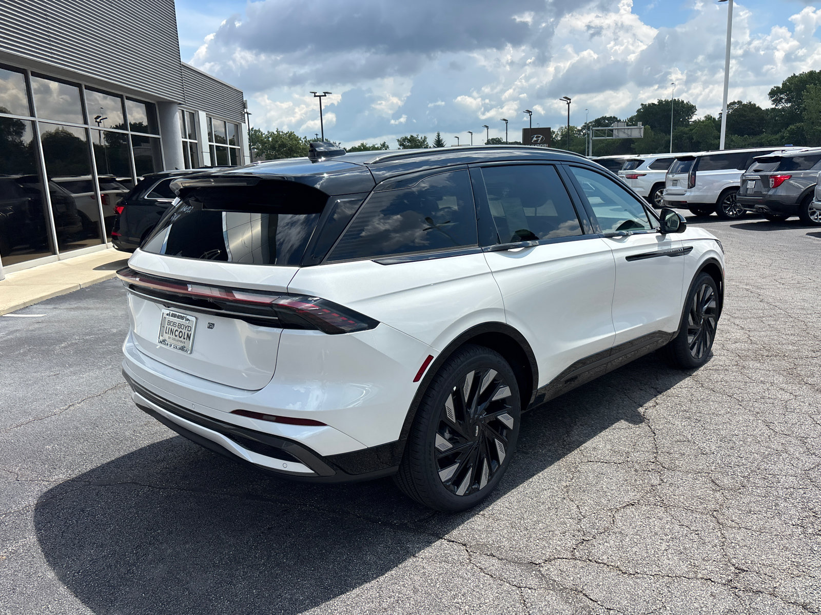 New 2026 Lincoln Nautilus Reserve w/ Jet Appearance Package AWD/4WD image 7