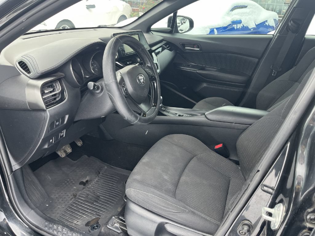 Used 2018 Toyota C-HR XLE FWD image 5