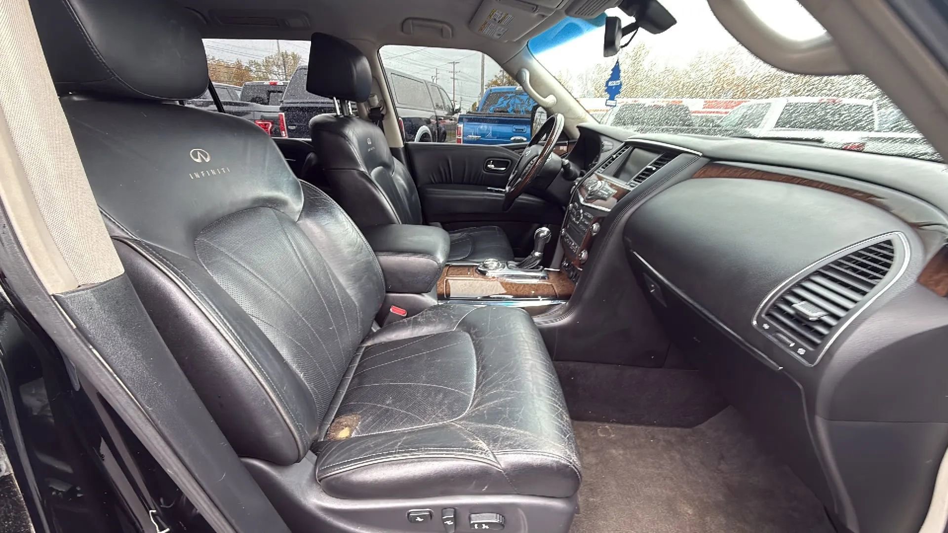 Used 2012 INFINITI QX56 4WD w/ Deluxe Touring Pkg image 18