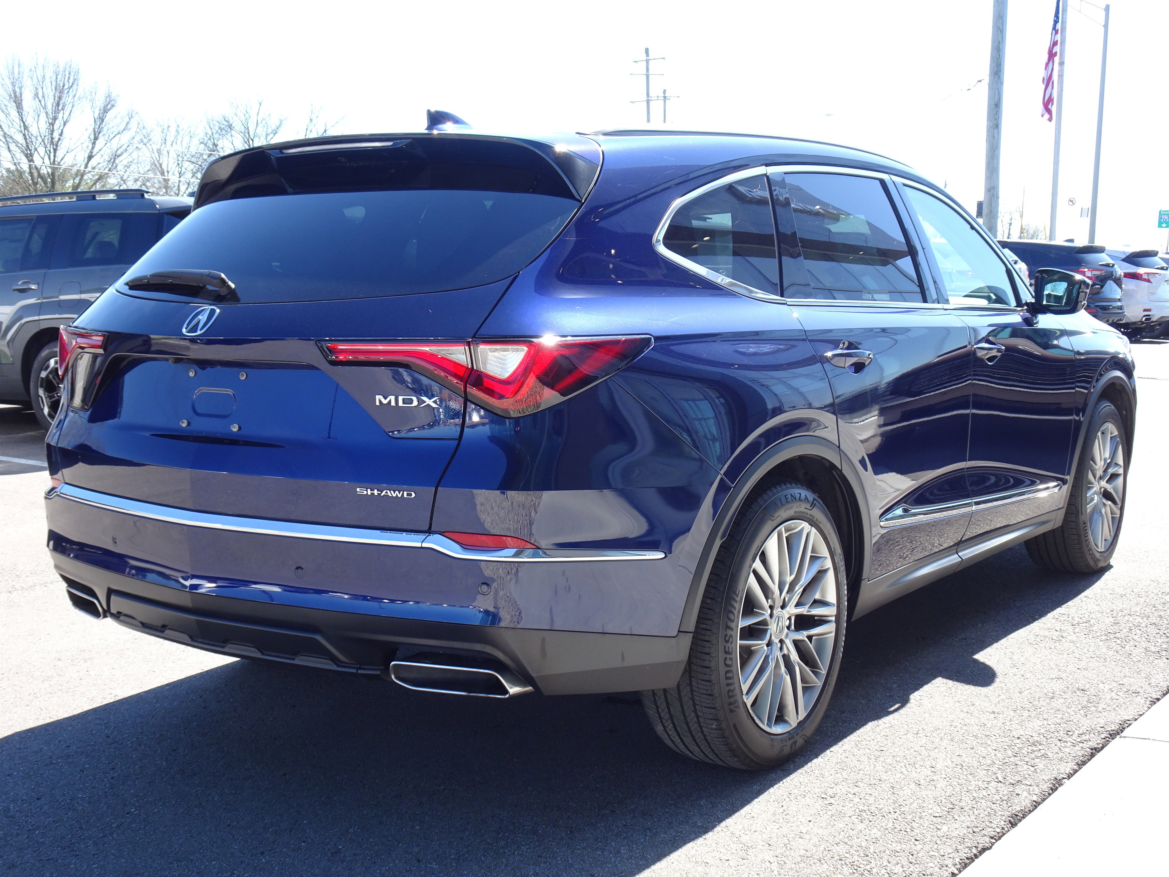 Used 2023 Acura MDX SH-AWD w/ Advance Package image 5