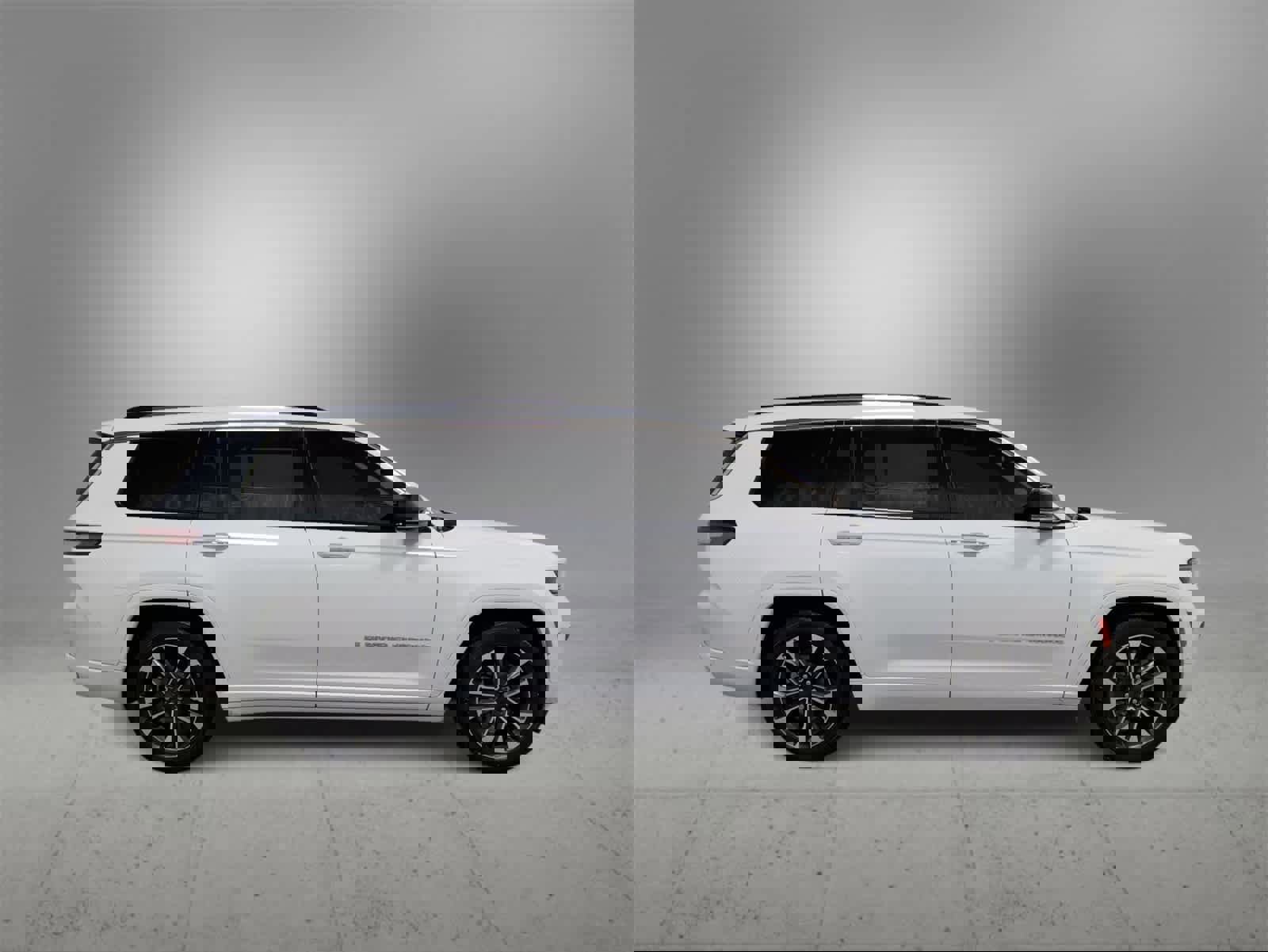 Certified 2023 Jeep Grand Cherokee L Overland image 9