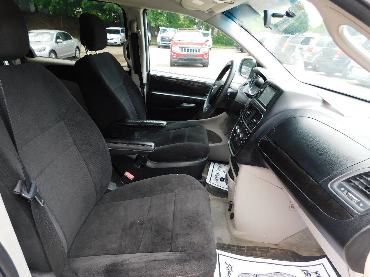 Used 2013 Dodge Grand Caravan SE image 18