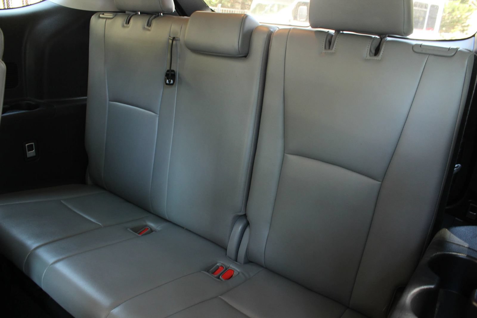 Used 2021 Toyota Highlander XLE AWD/4WD image 22