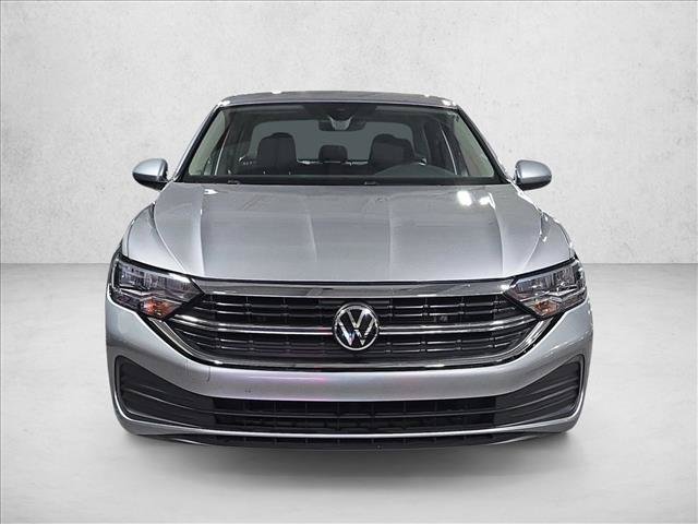 Used 2024 Volkswagen Jetta SE FWD image 2