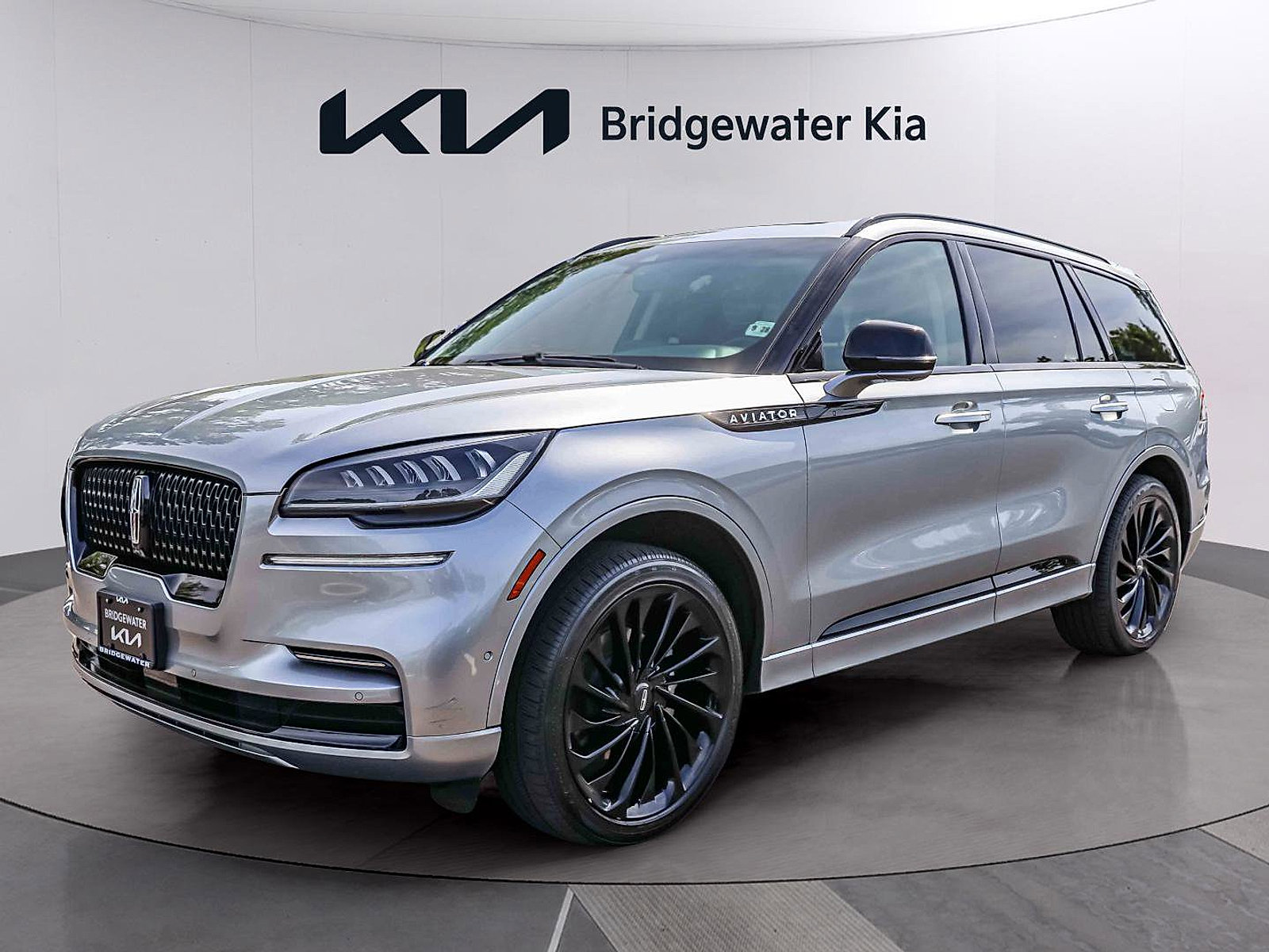 Used 2023 Lincoln Aviator Reserve w/ Jet Package AWD/4WD image 3