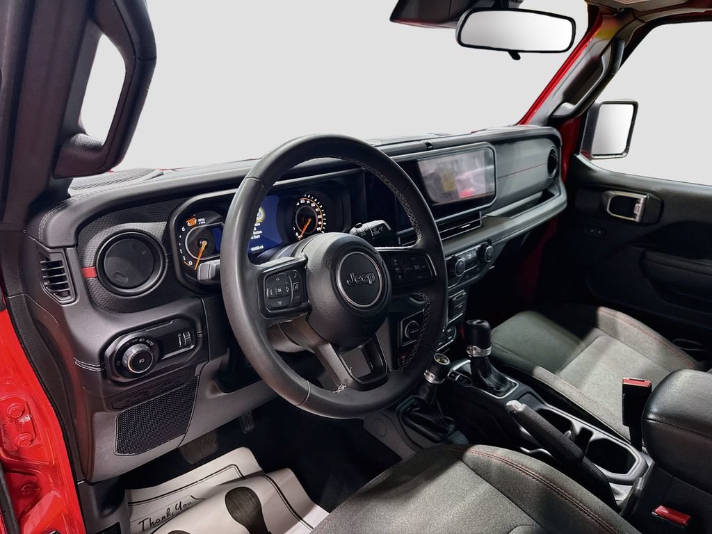 Used 2025 Jeep Wrangler Unlimited Rubicon AWD/4WD image 9