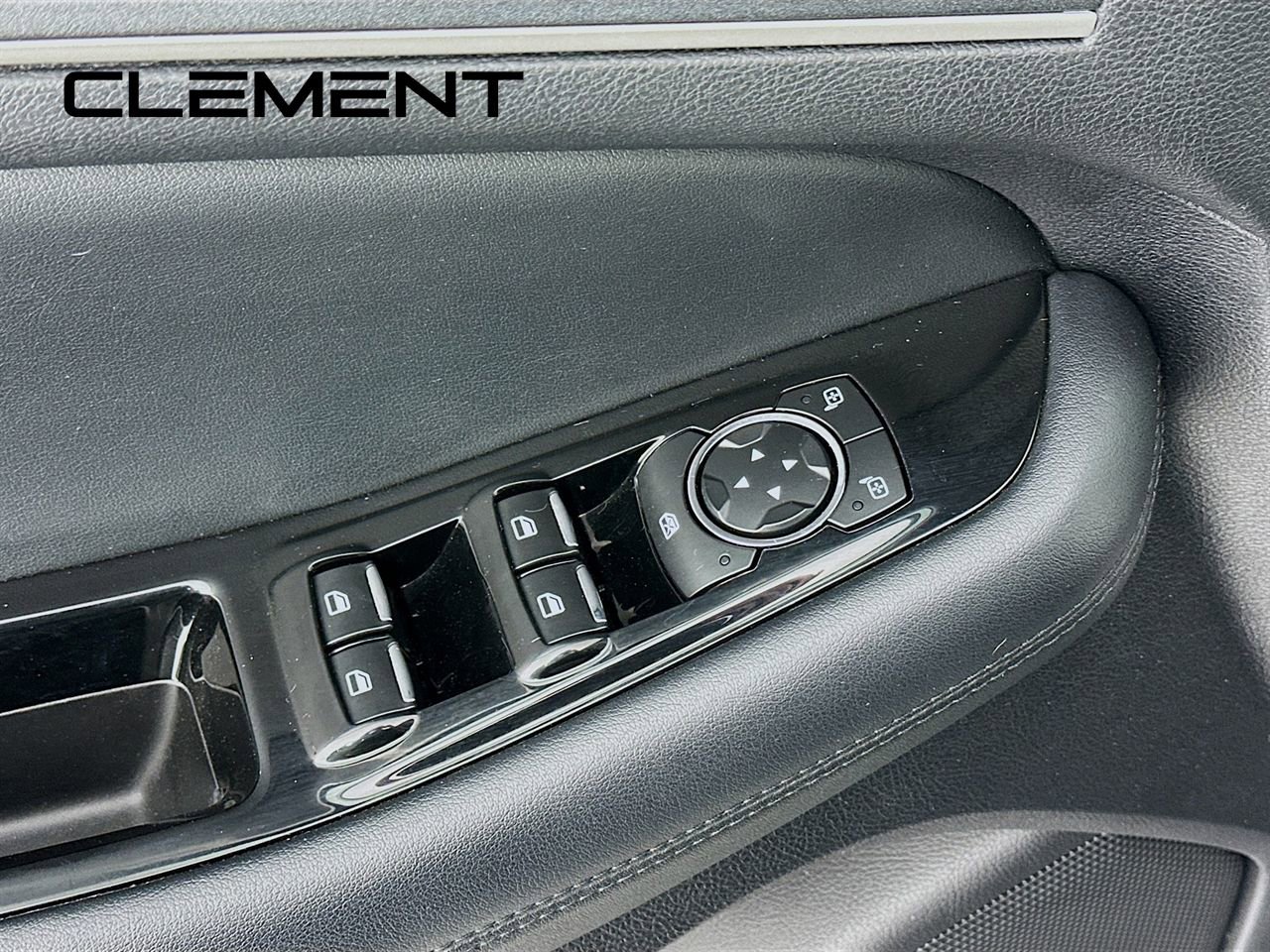 Used 2020 Ford Edge SEL image 24