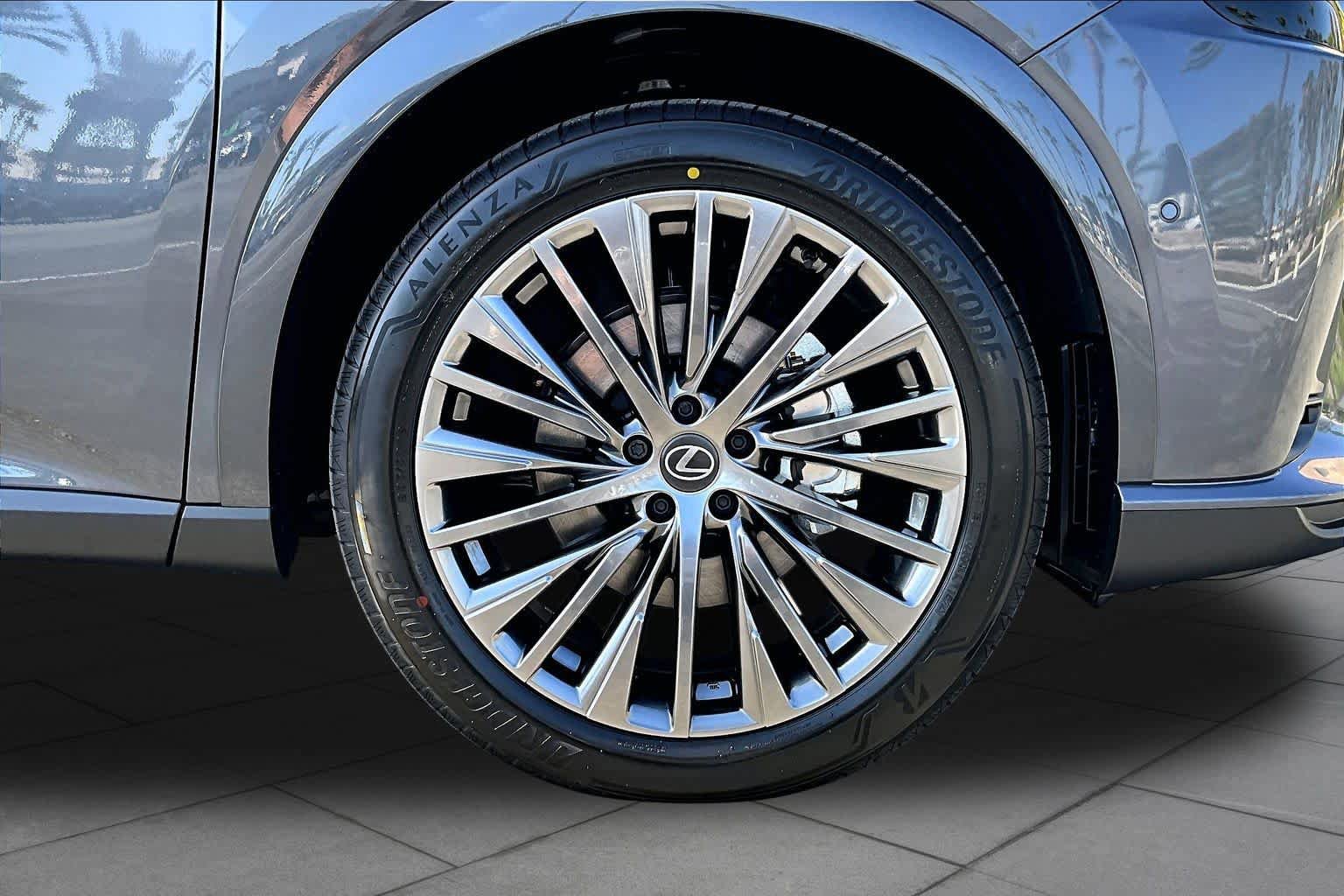 New 2026 Lexus RX 450h AWD image 9