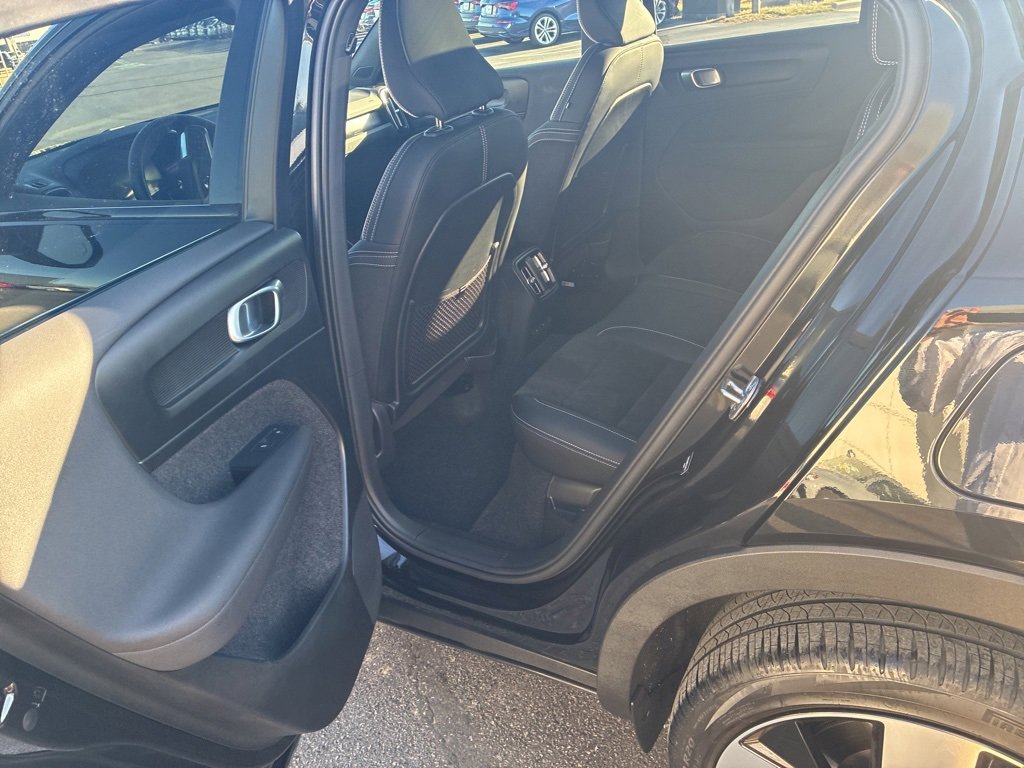Certified 2023 Volvo C40 P8 Recharge Ultimate image 6