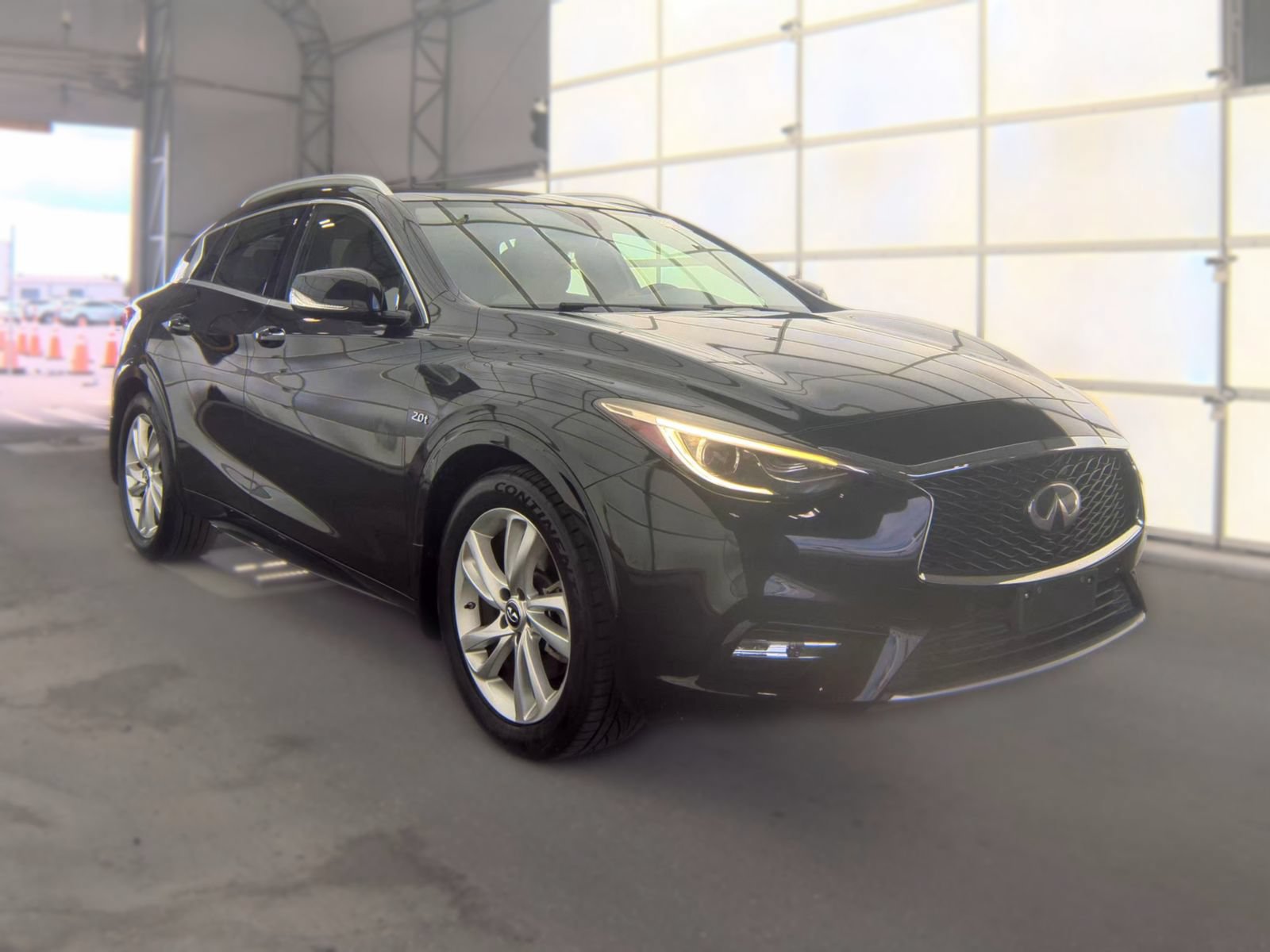Used 2019 INFINITI QX30 w/ Cargo Package FWD image 4