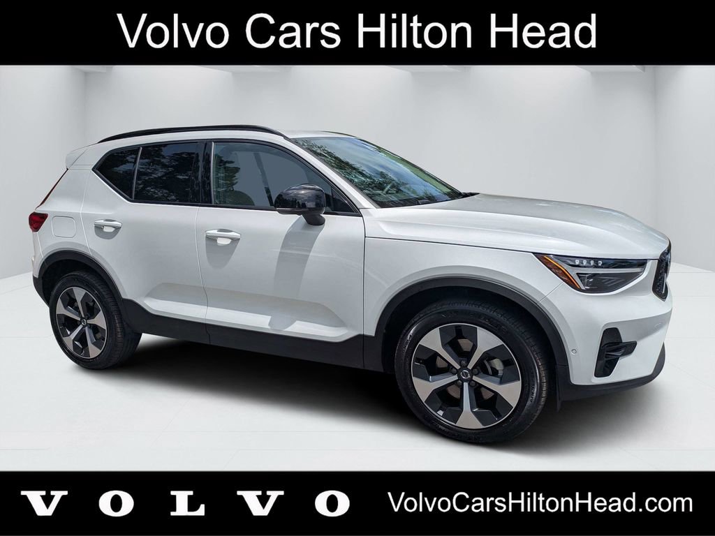 Certified 2026 Volvo XC40 B5 Plus AWD/4WD image 1