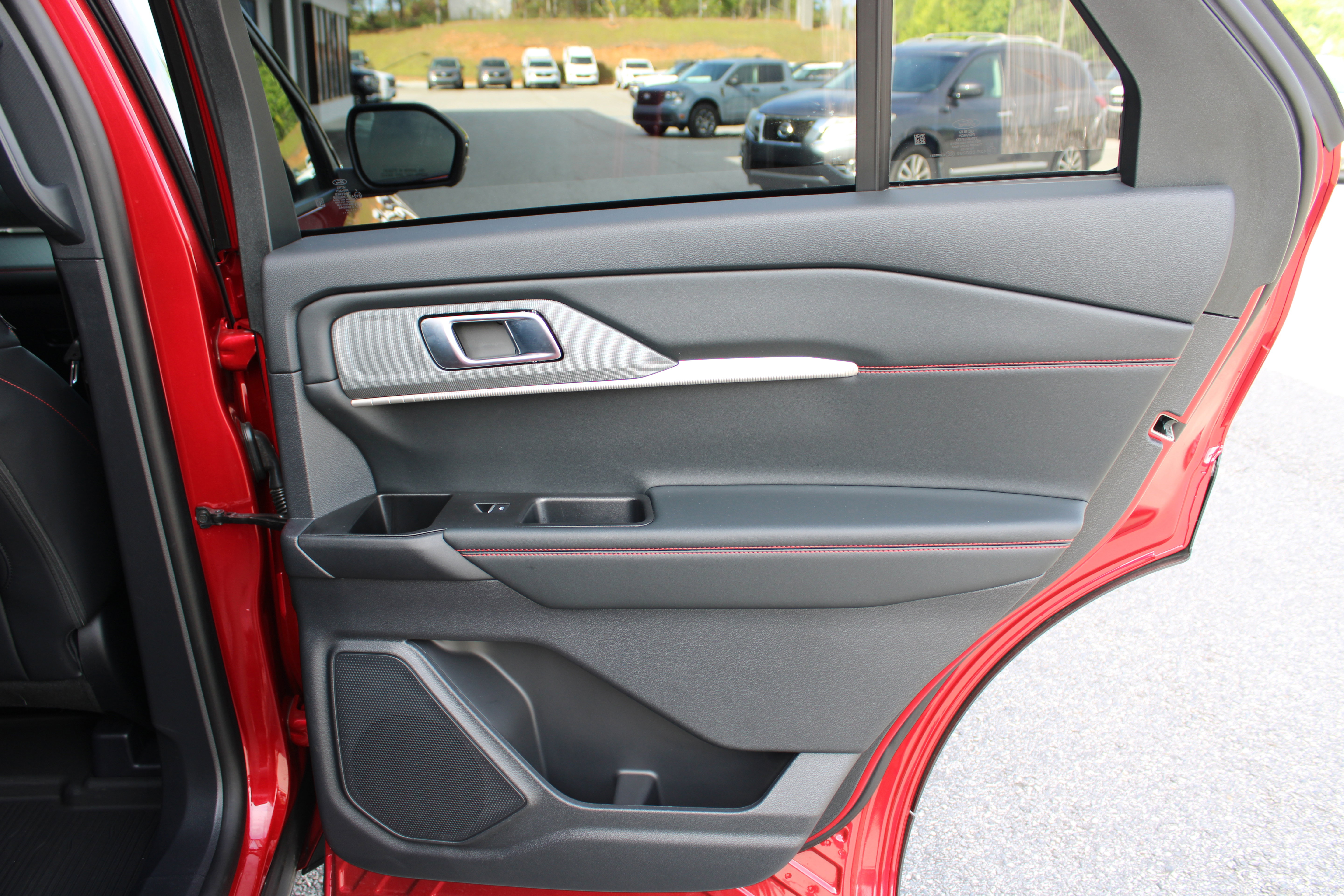 Used 2026 Ford Explorer ST-Line w/ ST-Line Street Pack RWD image 15
